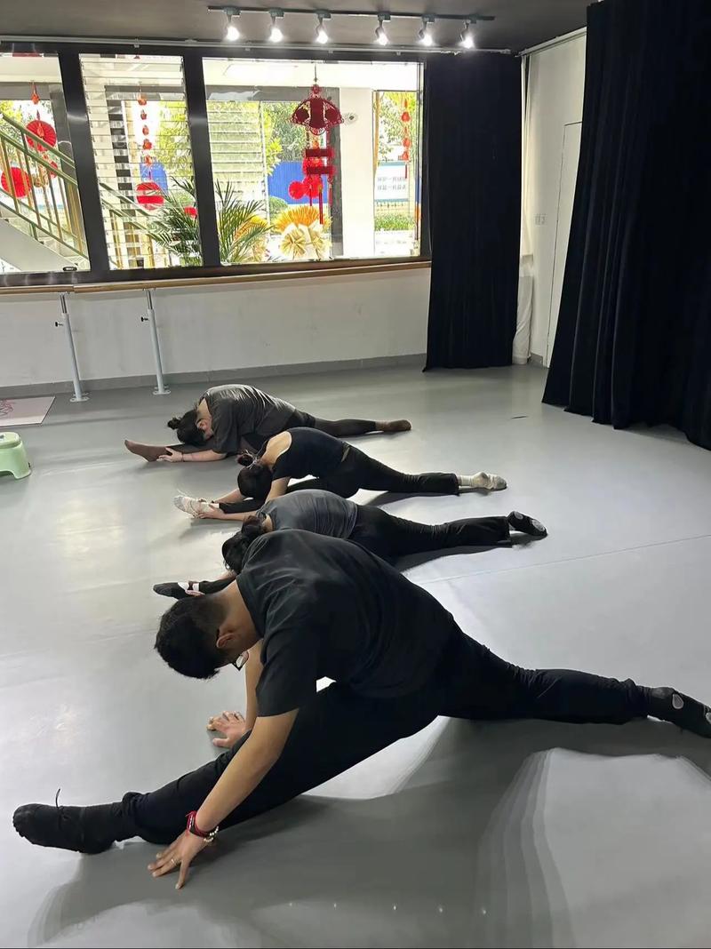 舞蹈培训 #艺考 #瑞丽 #中国舞 零基础软度训练的第六 - 抖音